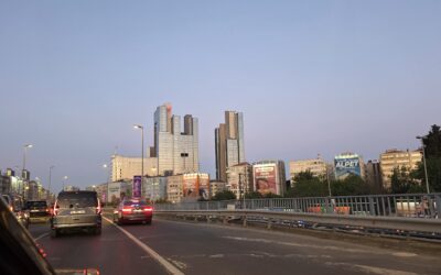 Expediční Tatru 603 museli rozřezat, aby mohla pokračovat do Japonska. Technické problémy se kupí
